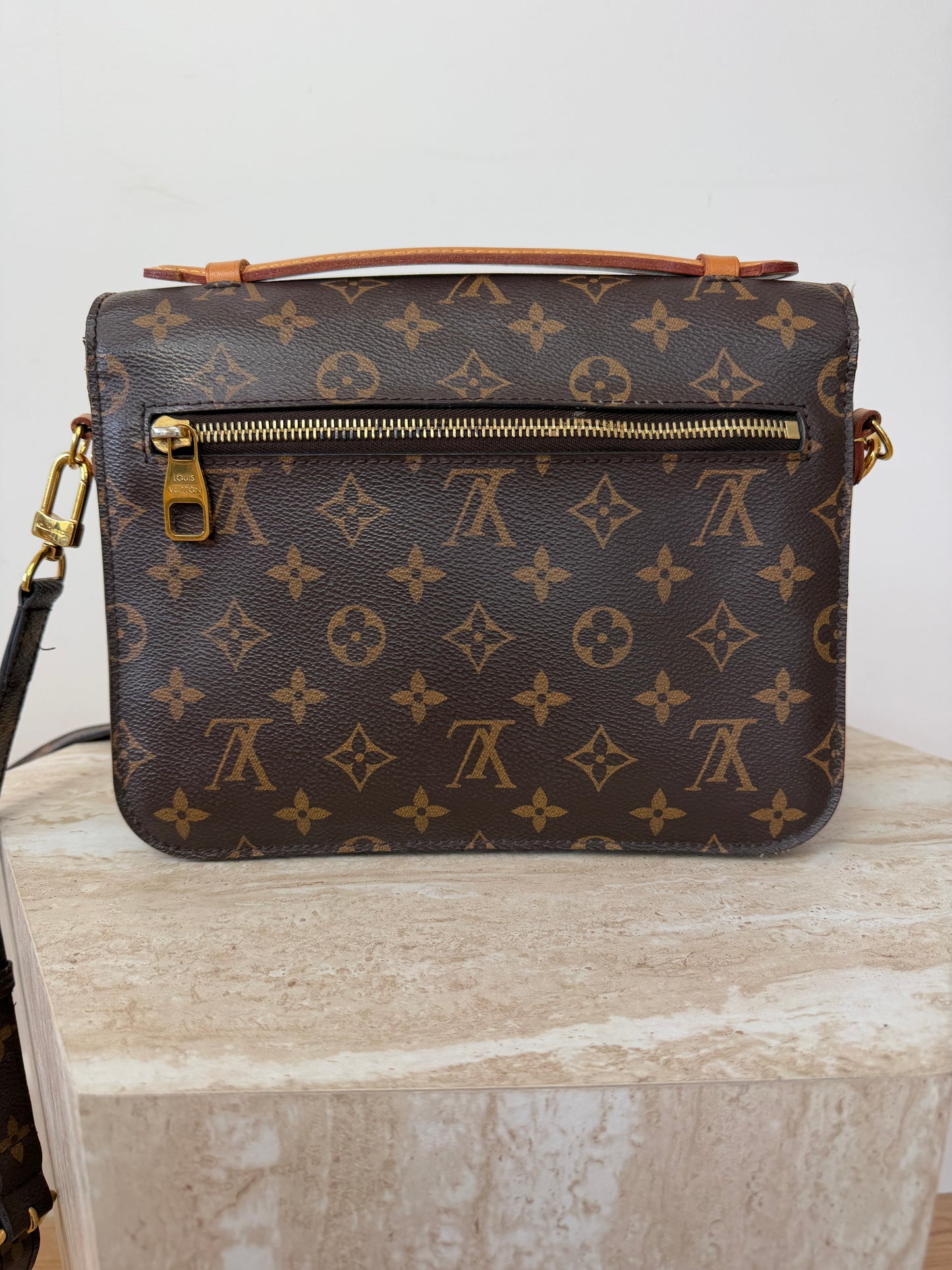 Louis Vuitton Pochette Metis Monogram
