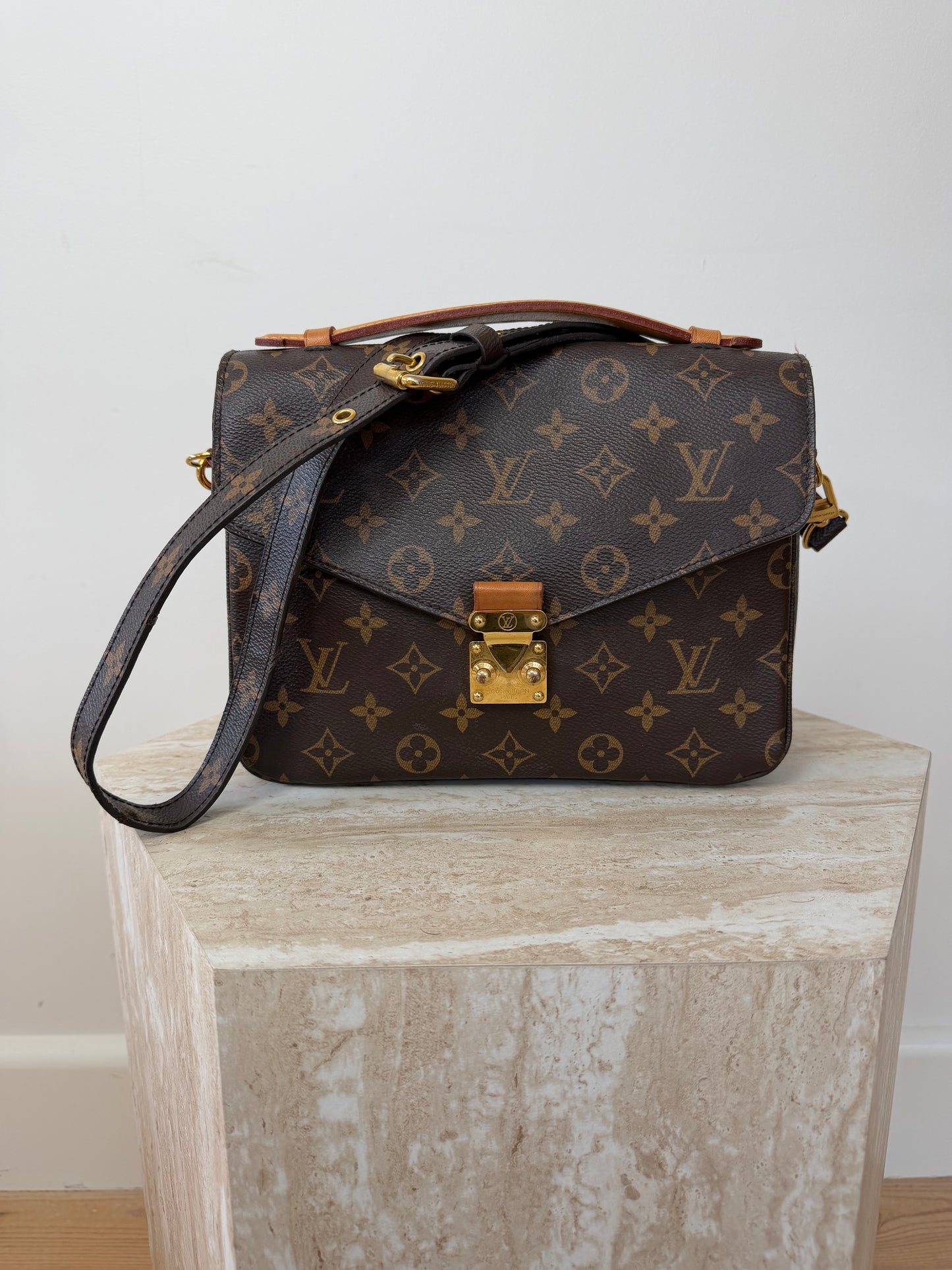 Louis Vuitton Pochette Metis Monogram